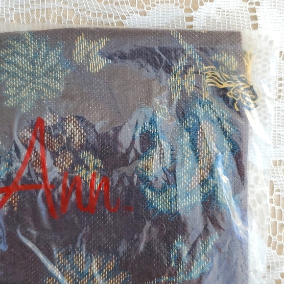 Paisley scraf, warm colors, fringe, Celebrating Home New unopened bag - Picture 5 of 7